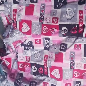 Sb scrub top 3x Valentines ♥️